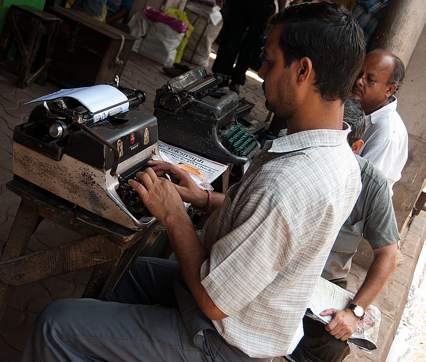 Kalkuta - uliczny maszynopisarz (Indie 2010 - portety i inni ludzie)